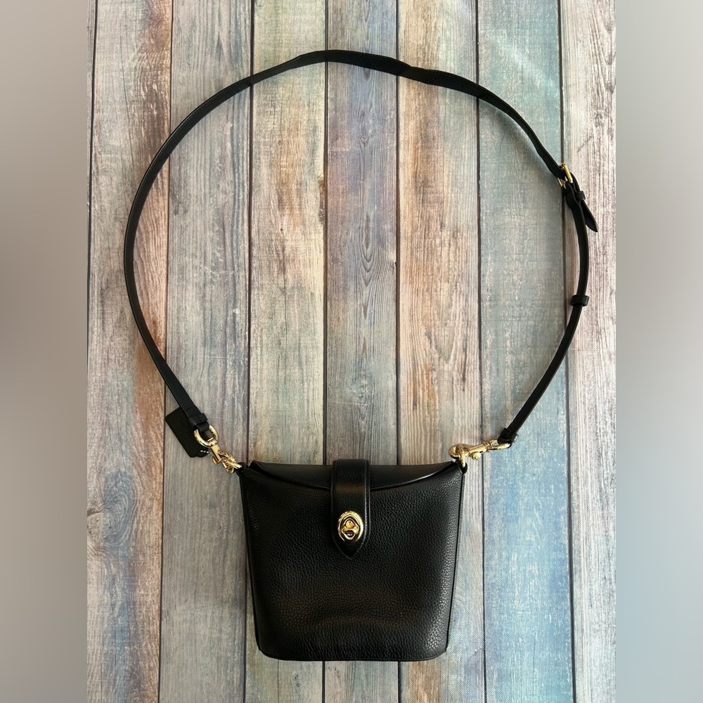 Coach Crossbody women’s black pebble leather bag